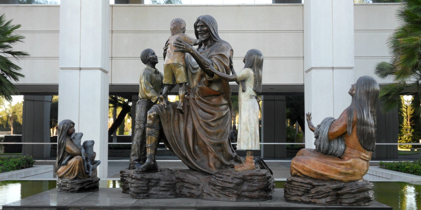 sculpture of Jesus with children