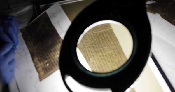 Dead Sea Scroll Fragments At Museum Of The Bible Found To Be Forged ...