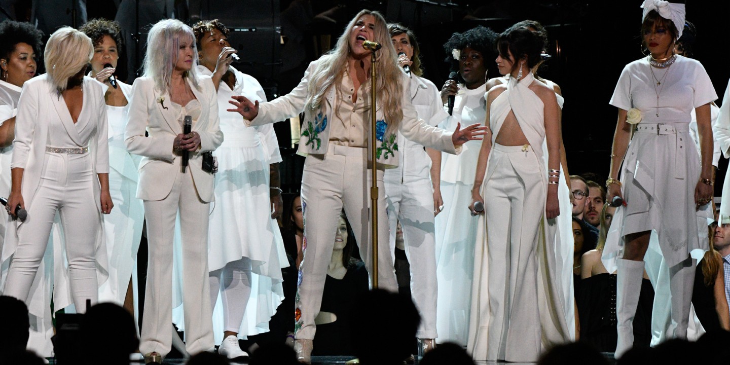 Kesha on stage